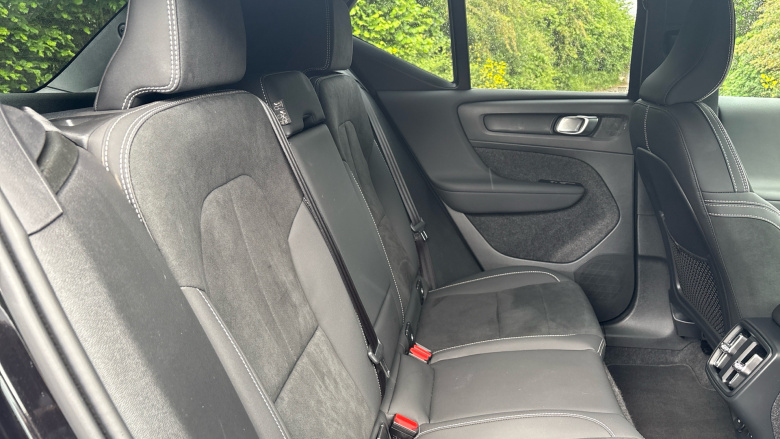 Volvo XC40 2.0 B3P Plus Black Edition 5dr Auto Petrol Estate
